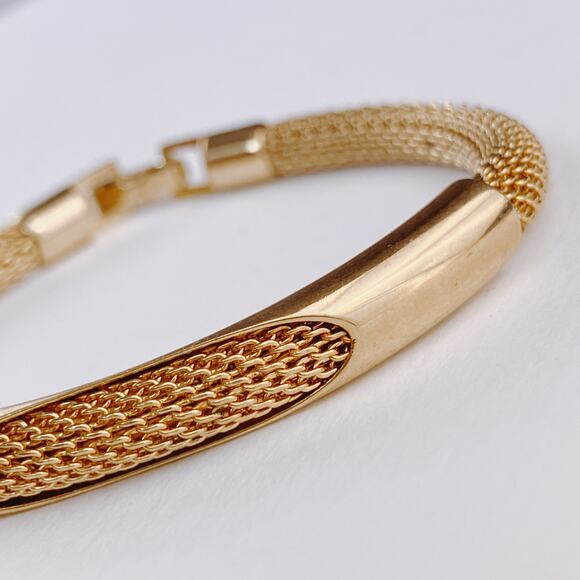Vintage Avon Gold Tone Mesh Bracelet 1980s Signed Foldover Clasp Classic - Picture 5 of 13